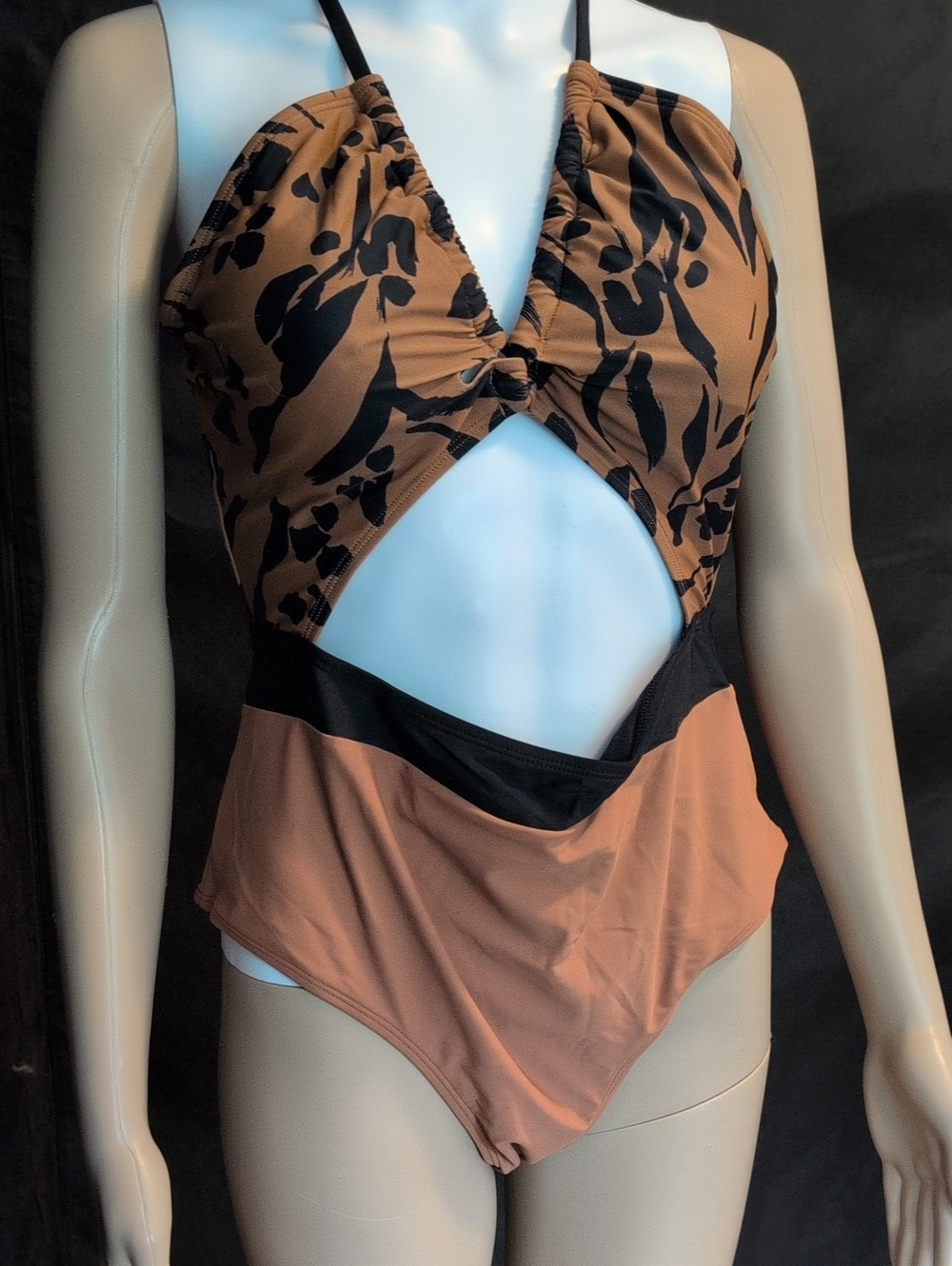 Cupshe Cutout One-Piece Swimsuit in Rust and Black Print - Picture 3 of 4